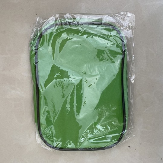 Набор крючков в цветном футляре зеленый